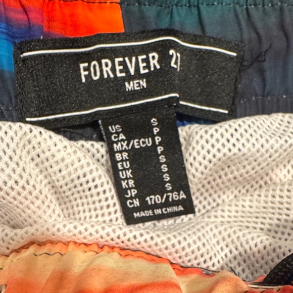 4/$15 Men’s Foreber 21 Vibrant Multicolor Tie-Dye Swim Shorts Size Small - Picture 5 of 7